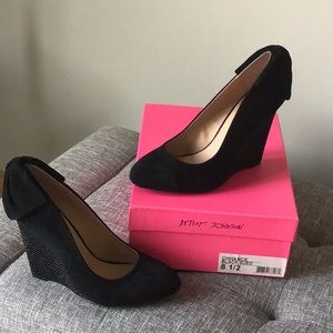 Betsey Johnson Chhance wedge black suede pumps